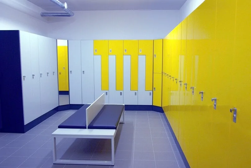 Umkleideschrank metall mit aufschlagenden türen