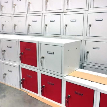 Locker cube lockable made of steel