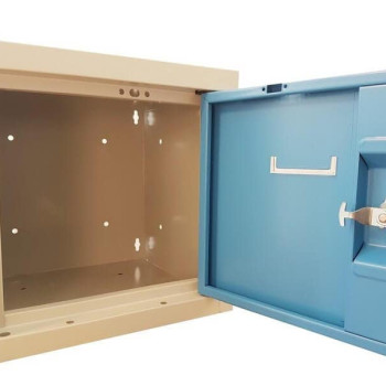 Locker cube rigid door
