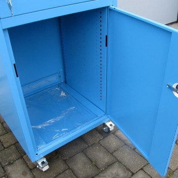 Computerschraenke industrie offene tuer